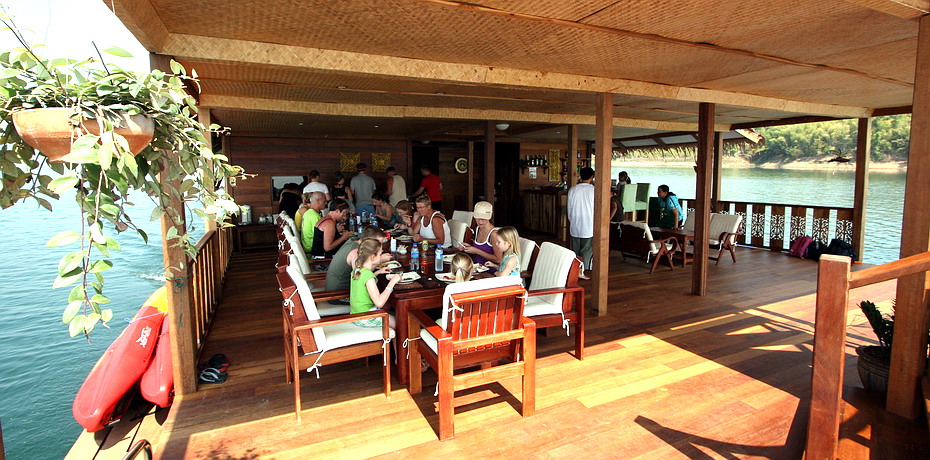 Restaurant boat house